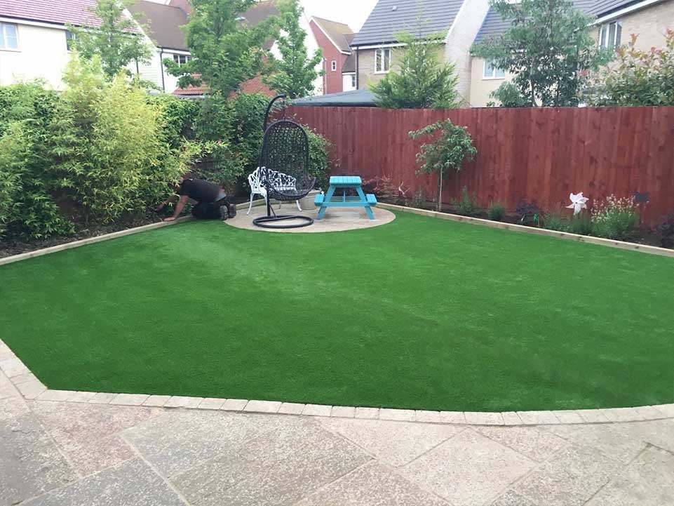 Family friendly gardens with artificial grass