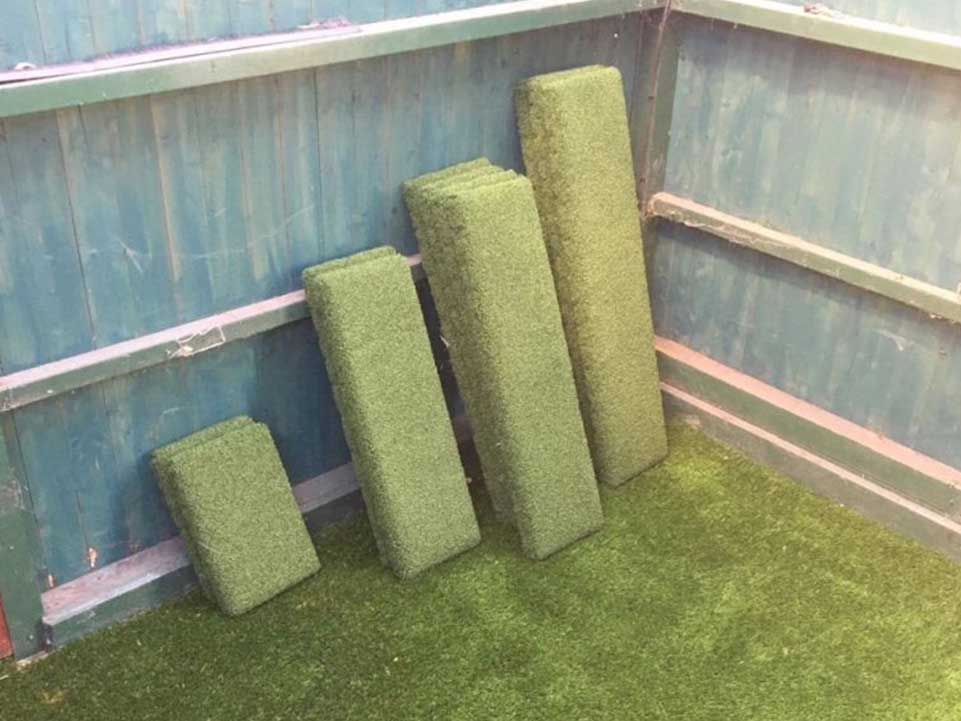 Dog agility area with artificial grass 5